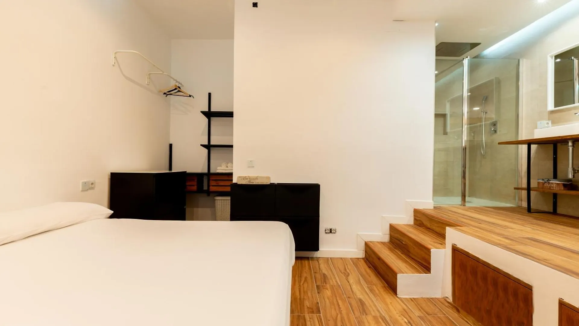 Holi-Rent Luis Montoto Apartment Seville