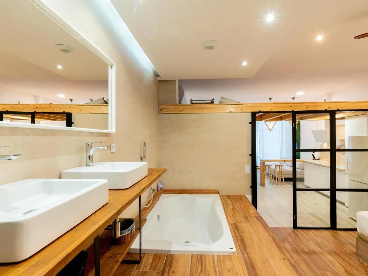 Holi-Rent Luis Montoto Apartment Seville